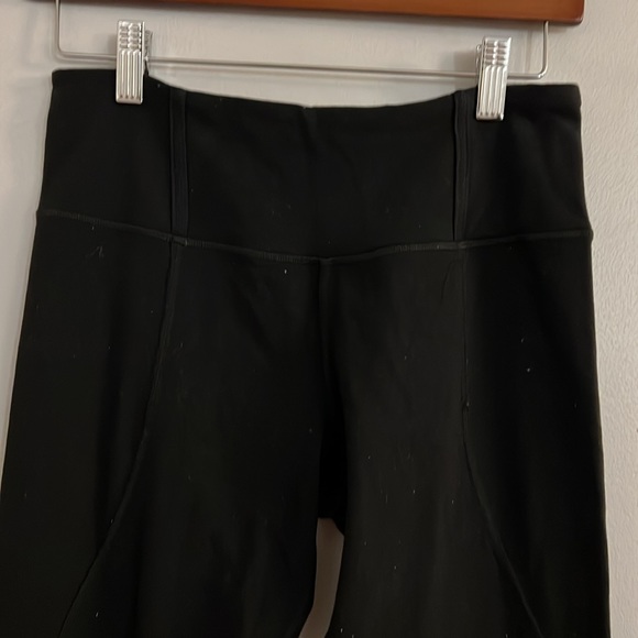 LULULEMON black crop leggings/snap design on hem - Picture 2 of 8